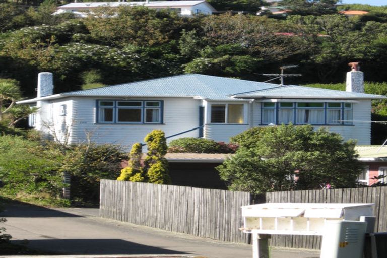 Photo of property in 144 Newlands Road, Newlands, Wellington, 6037