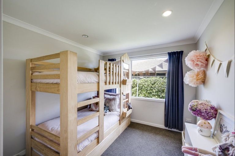 Photo of property in 17 Aoraki Road, Poraiti, Napier, 4112