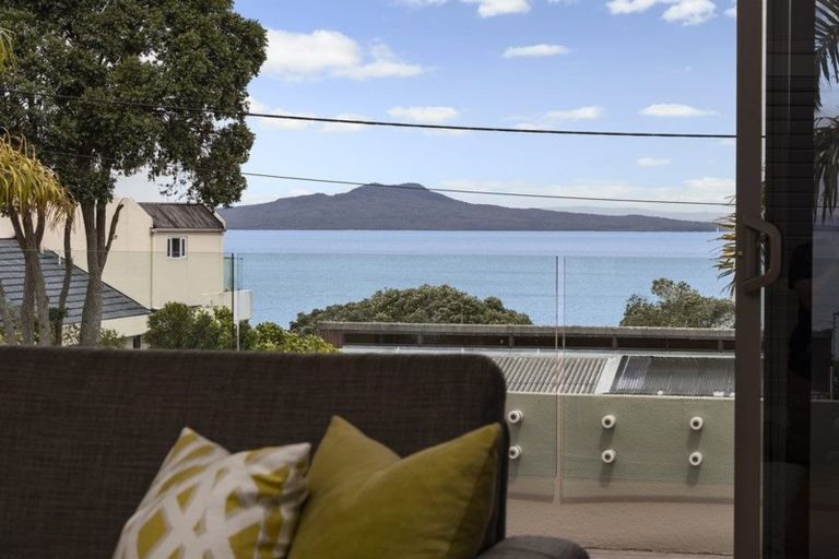 Photo of property in 14 Churchill Road, Murrays Bay, Auckland, 0630