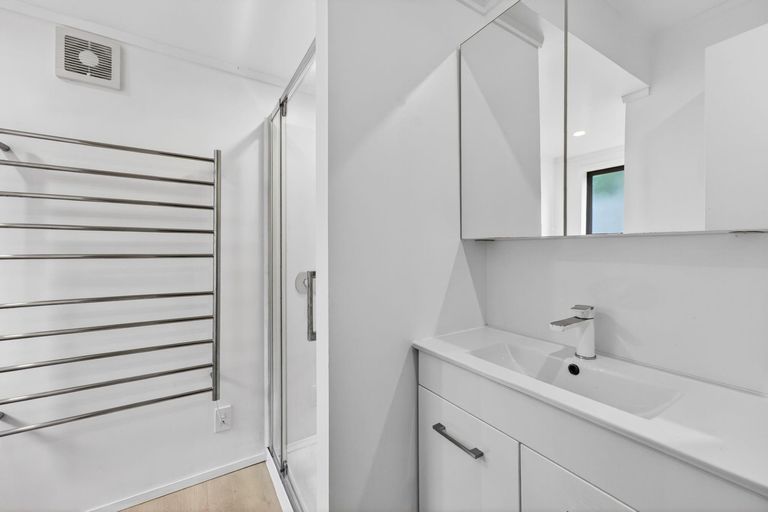 Photo of property in 11 Hillside Crescent, Leigh, 0985