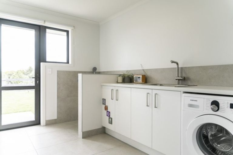 Photo of property in 11 Mike Smith Drive, Cambridge, 3434