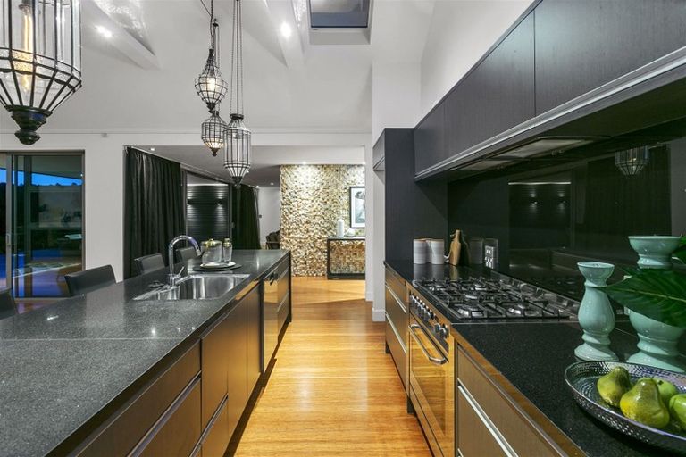 Photo of property in 6 Kerema Way, Schnapper Rock, Auckland, 0632