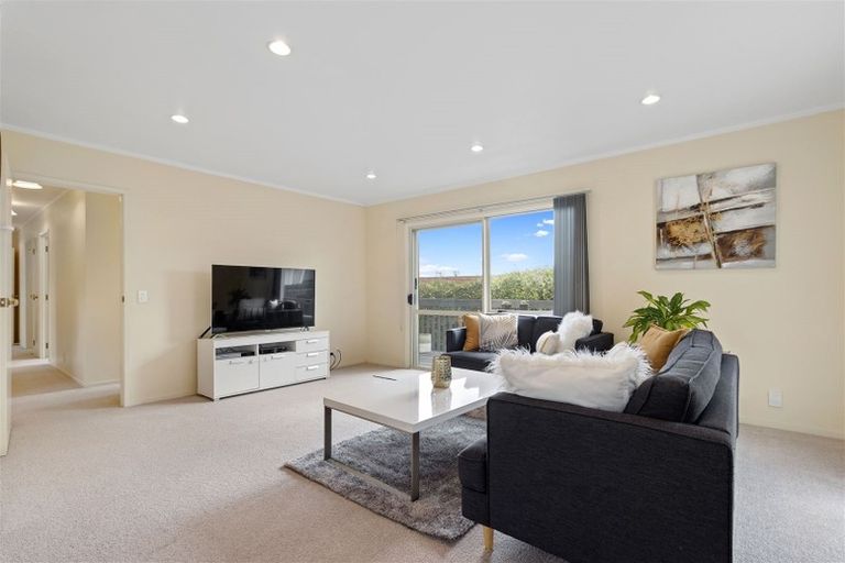 Photo of property in 2/49 Strid Road, Te Atatu South, Auckland, 0610