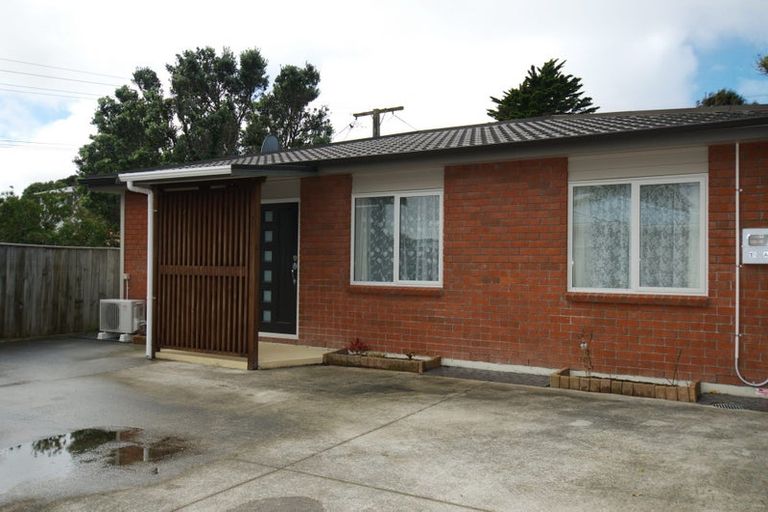 Photo of property in 15a Lyndfield Lane, Newlands, Wellington, 6037