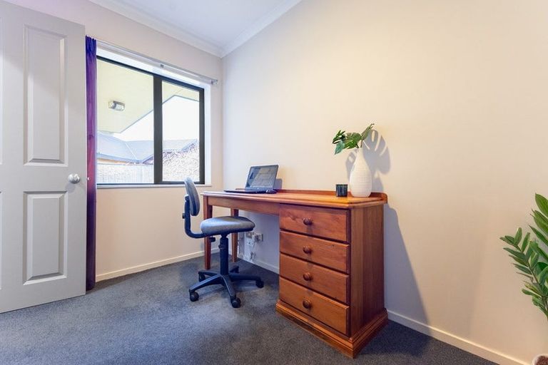 Photo of property in 33 Consort Close, Paraparaumu Beach, Paraparaumu, 5032