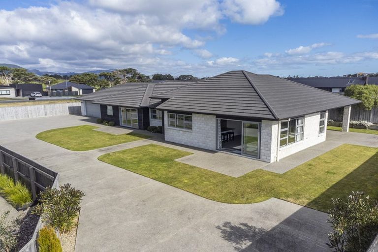 Photo of property in 16 Petrel Close, Paraparaumu Beach, Paraparaumu, 5032