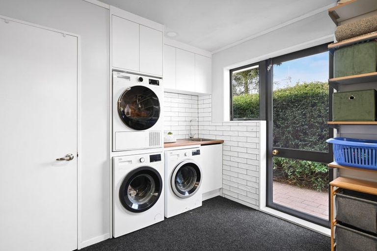 Photo of property in 21 Mangakoea Place, St Andrews, Hamilton, 3200