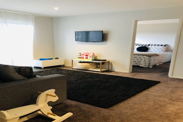 Photo of property in 560 Beach Road, Rothesay Bay, Auckland, 0630