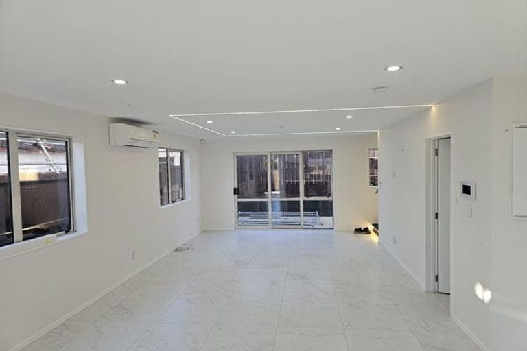 Photo of property in 12b Minaret Drive, Bucklands Beach, Auckland, 2014