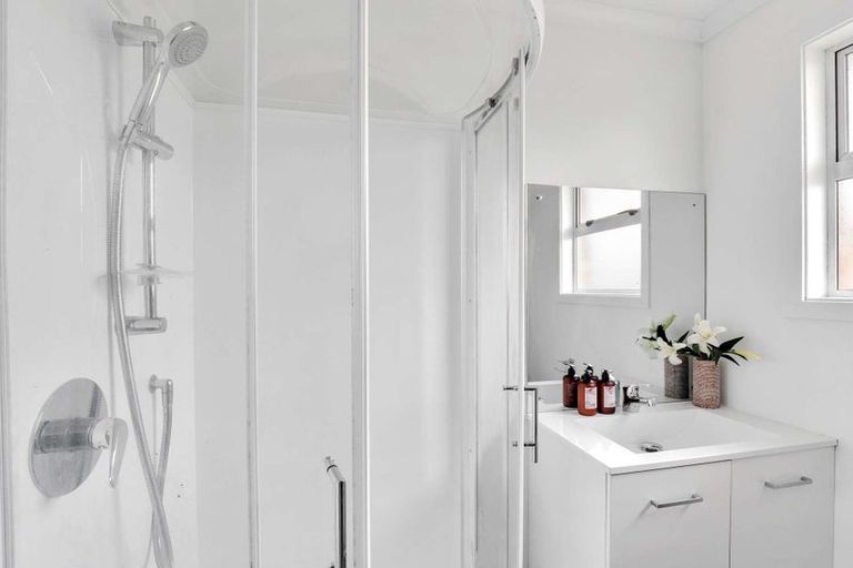 Photo of property in 2/84 Linton Street, West End, Palmerston North, 4410