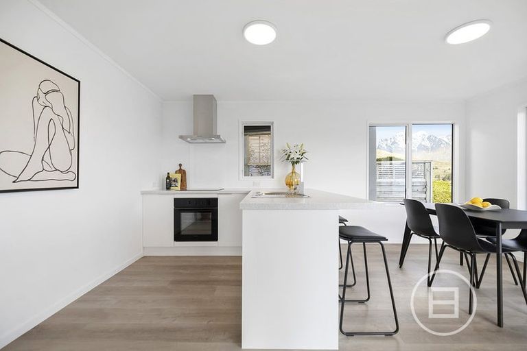 Photo of property in 16 Peregrine Place, Queenstown, 9300