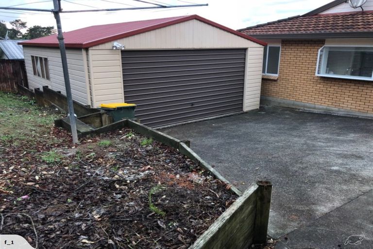 Photo of property in 11 Kearney Place, Massey, Auckland, 0614