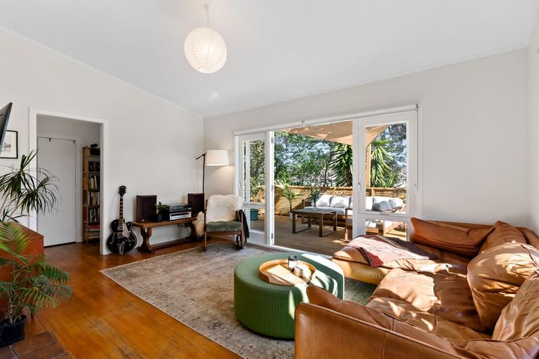 Photo of property in 1/16a Bardia Street, Belmont, Auckland, 0622