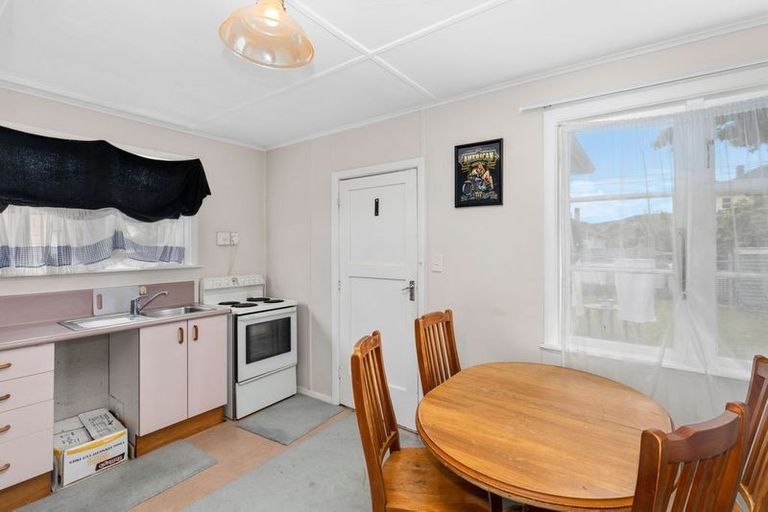 Photo of property in 53 Hewer Crescent, Naenae, Lower Hutt, 5011