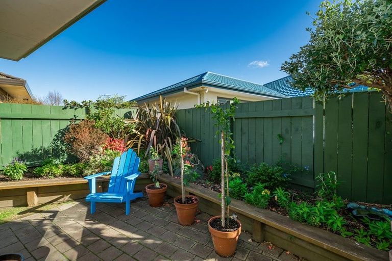 Photo of property in 7 Balmerino Grove, Waikanae, 5036