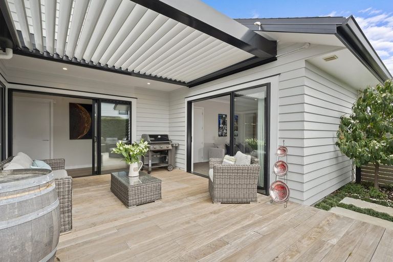 Photo of property in 33 Pohutukawa Parade, Riverhead, 0820