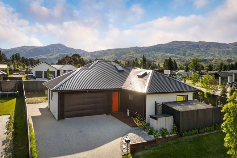 Photo of property in 16 Travertine Street, Cromwell, 9310
