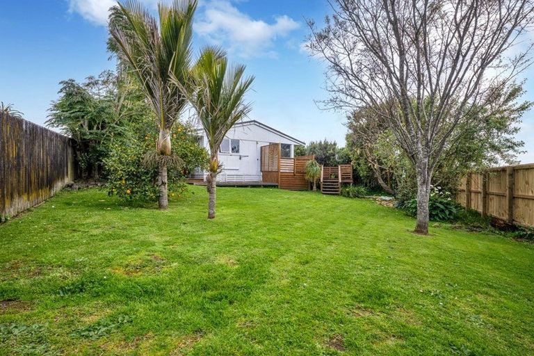 Photo of property in 8 Tawa Place, Waiuku, 2123