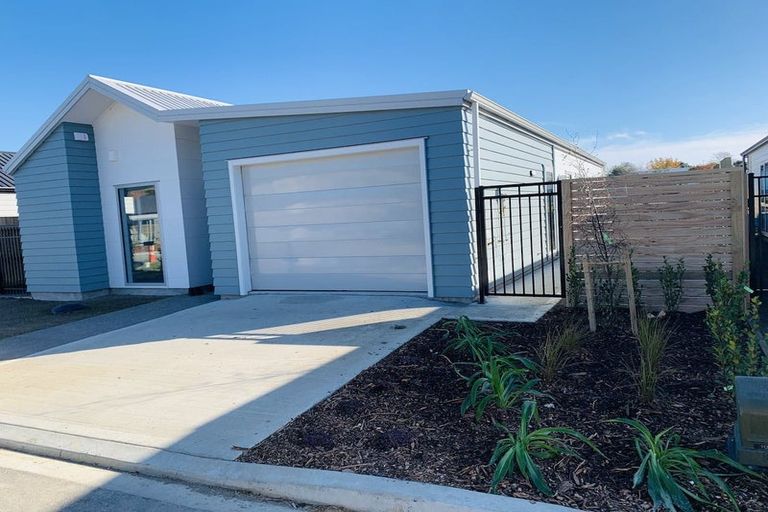 Photo of property in 28 Koru Loop, Paraparaumu, 5032