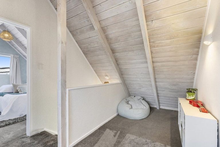 Photo of property in 35 James Cook Drive, Whitby, Porirua, 5024