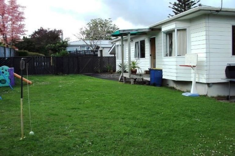 Photo of property in 3 River Road, Te Atatu Peninsula, Auckland, 0610