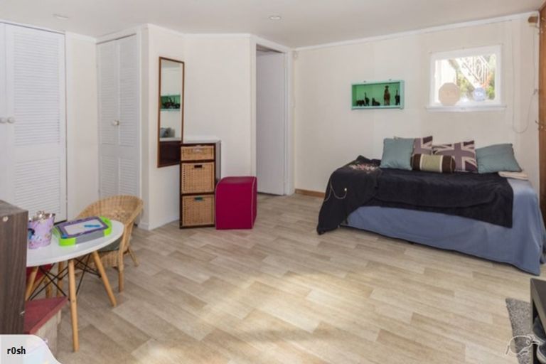 Photo of property in 2/10 Liverpool Street, Papakura, 2110