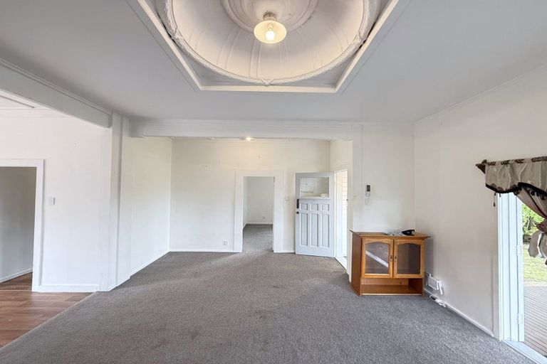 Photo of property in 11 Clayburn Road, Glen Eden, Auckland, 0602