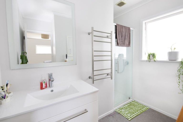 Photo of property in 1 Holyrood Street, Taradale, Napier, 4112