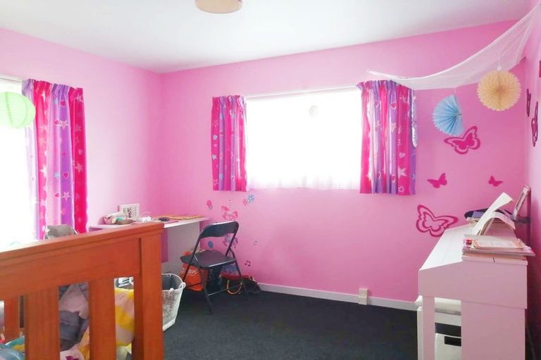 Photo of property in 30 Forest Hill Road, Henderson, Auckland, 0612