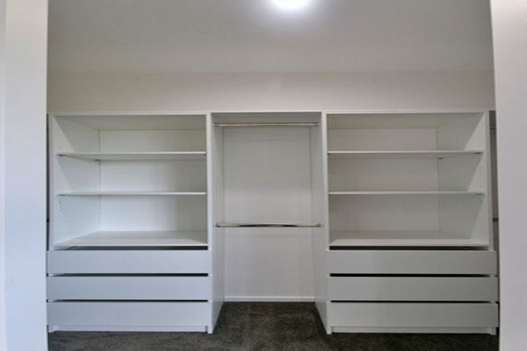 Photo of property in 17e Martin Place, Kelston, Auckland, 0602