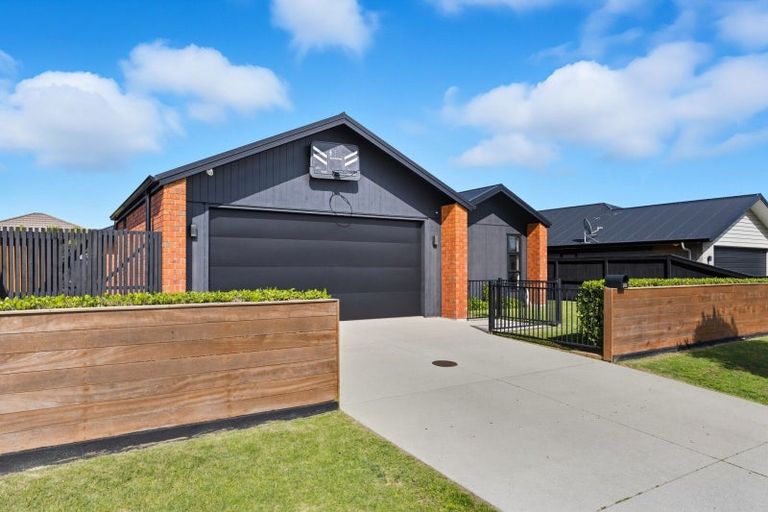 Photo of property in 28 Piata Street, Papamoa Beach, Papamoa, 3118