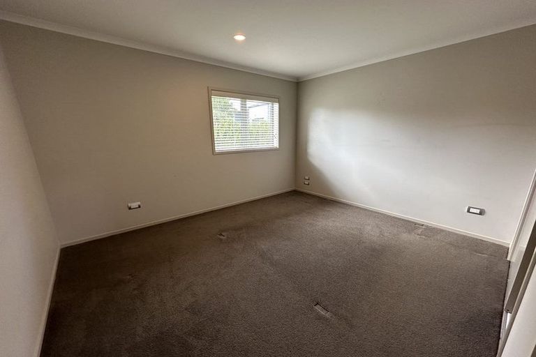 Photo of property in 8 Horizon View Road, Oteha, Auckland, 0632