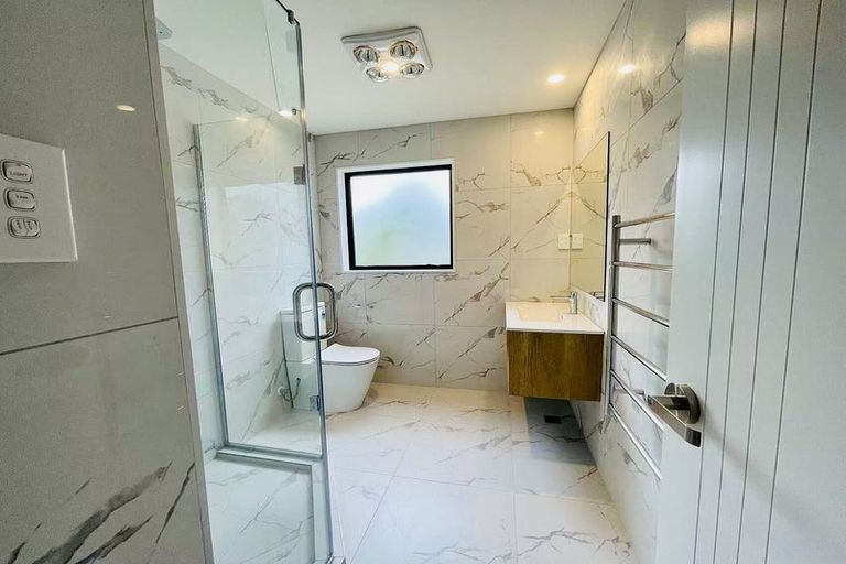 Photo of property in 30a Lowtherhurst Road, Massey, Auckland, 0614