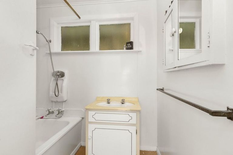 Photo of property in 20 Manor Drive, Stokes Valley, Lower Hutt, 5019