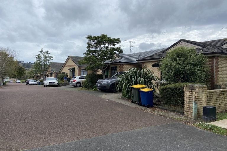 Photo of property in 9-13/11 Fields Parade, Oteha, Auckland, 0632