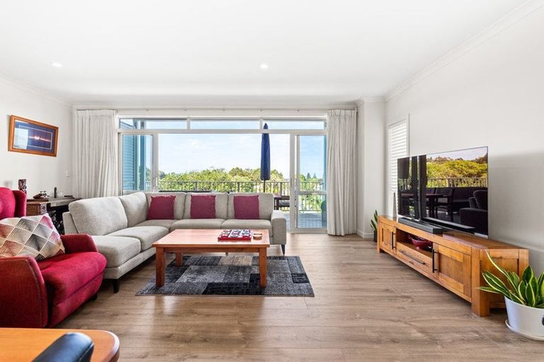 Photo of property in 60 Landmark Terrace, Orewa, 0931