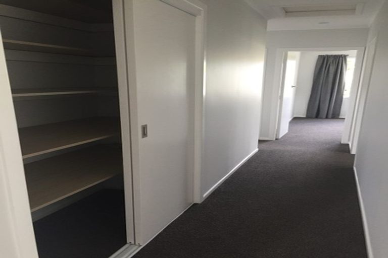 Photo of property in 6 Moehau Grove, Trentham, Upper Hutt, 5018