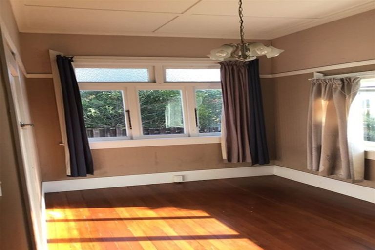 Photo of property in 3185 Great North Road, New Lynn, Auckland, 0600