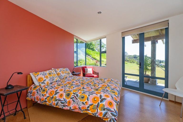 Photo of property in 92 Hahei Beach Road, Hahei, Whitianga, 3591
