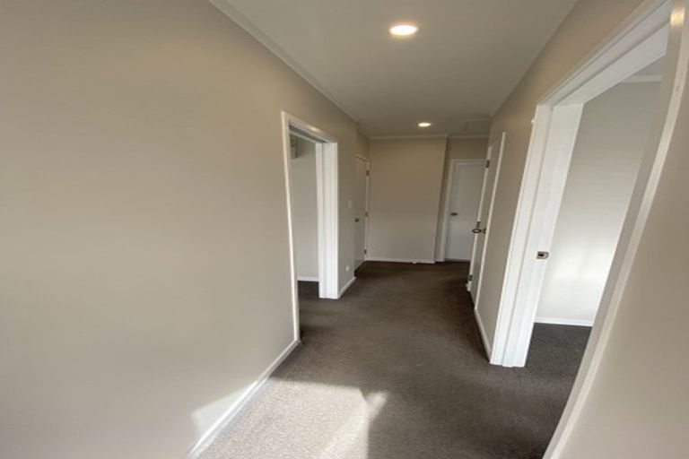 Photo of property in 1/32 Shanaway Rise, Hillcrest, Auckland, 0627