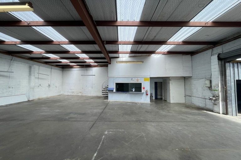 Photo of property in 1/17 View Road, Glenfield, Auckland, 0627
