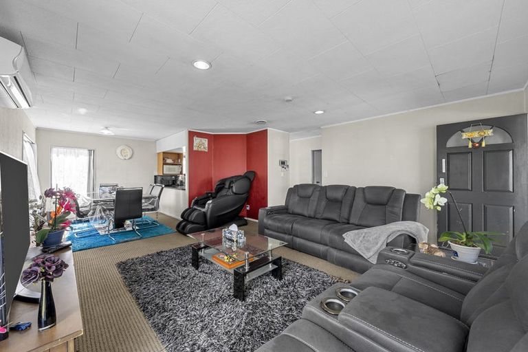 Photo of property in 1/34 Rosemead Place, Randwick Park, Auckland, 2105