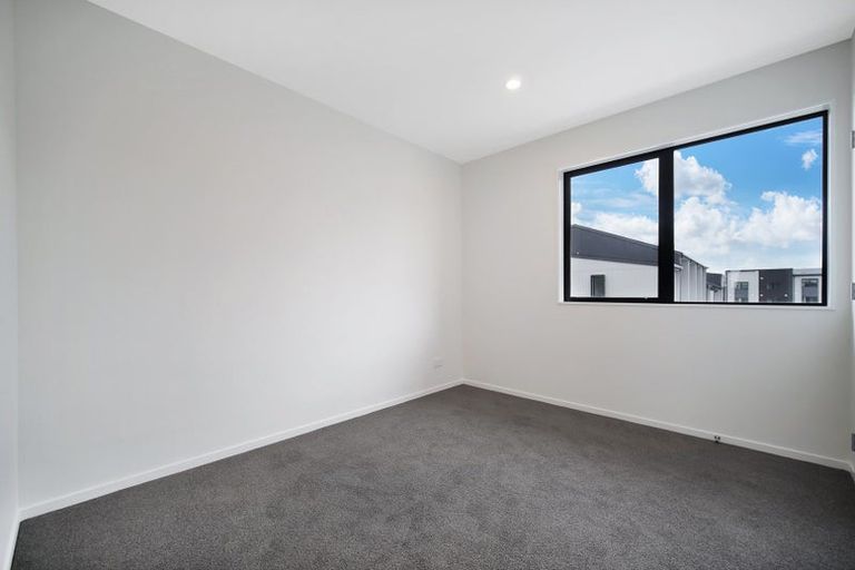 Photo of property in 18 Hoopers Road, Glen Eden, Auckland, 0602