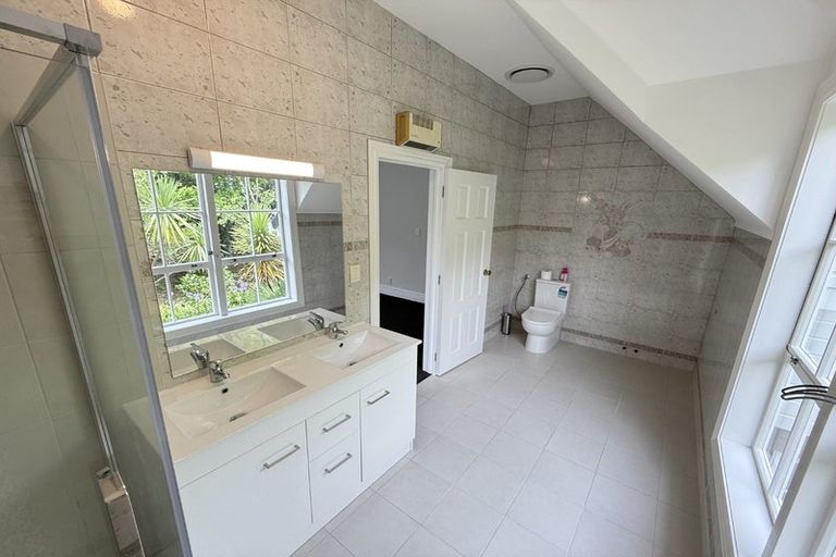 Photo of property in 14 Amreins Road, Waitakere, Henderson, 0782