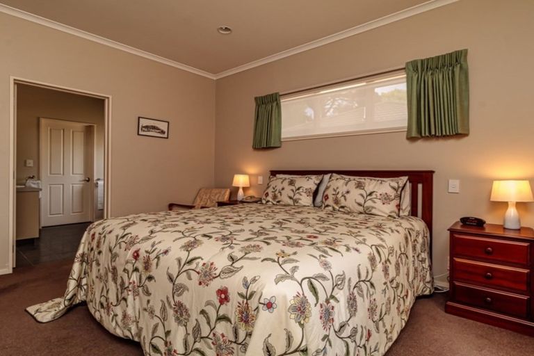 Photo of property in 17a Hetley Crescent, Taradale, Napier, 4112