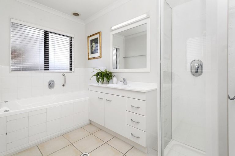 Photo of property in 40 Navigation Drive, Whitby, Porirua, 5024