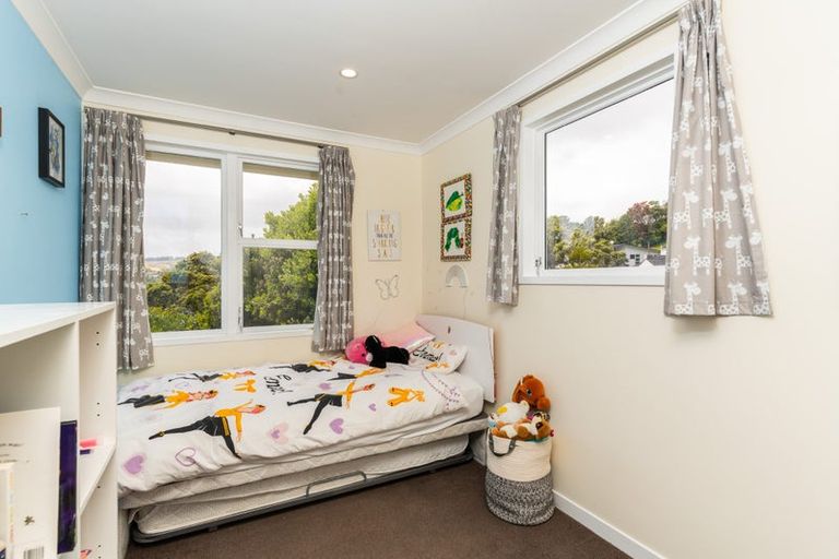 Photo of property in 18 Chisbury Lane, Churton Park, Wellington, 6037