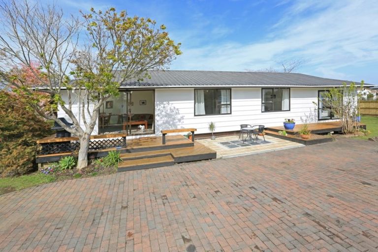 Photo of property in 9 Compass Place, Te Atatu Peninsula, Auckland, 0610