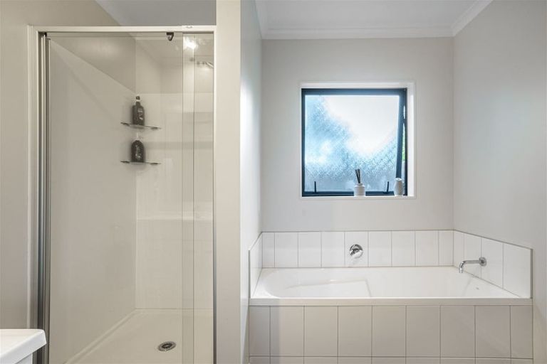 Photo of property in 33a Gill Avenue, Te Atatu Peninsula, Auckland, 0610