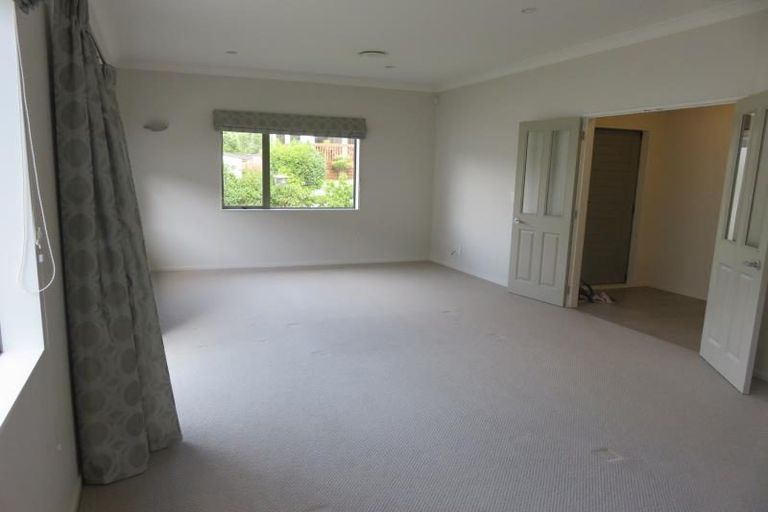 Photo of property in 15 Wantwood Grove, Churton Park, Wellington, 6037
